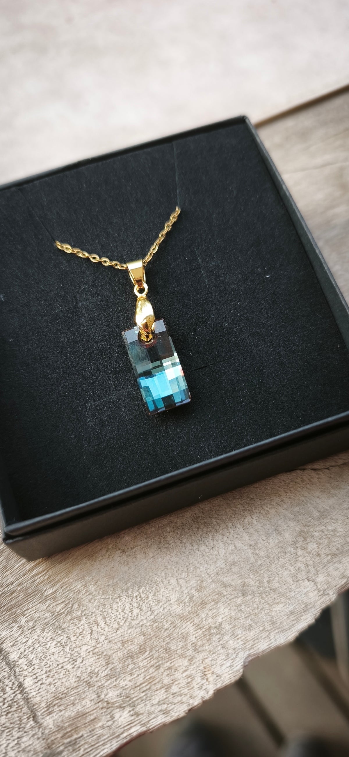 Réservé Debo - Collier Cristal - Éclats Gris Irisé