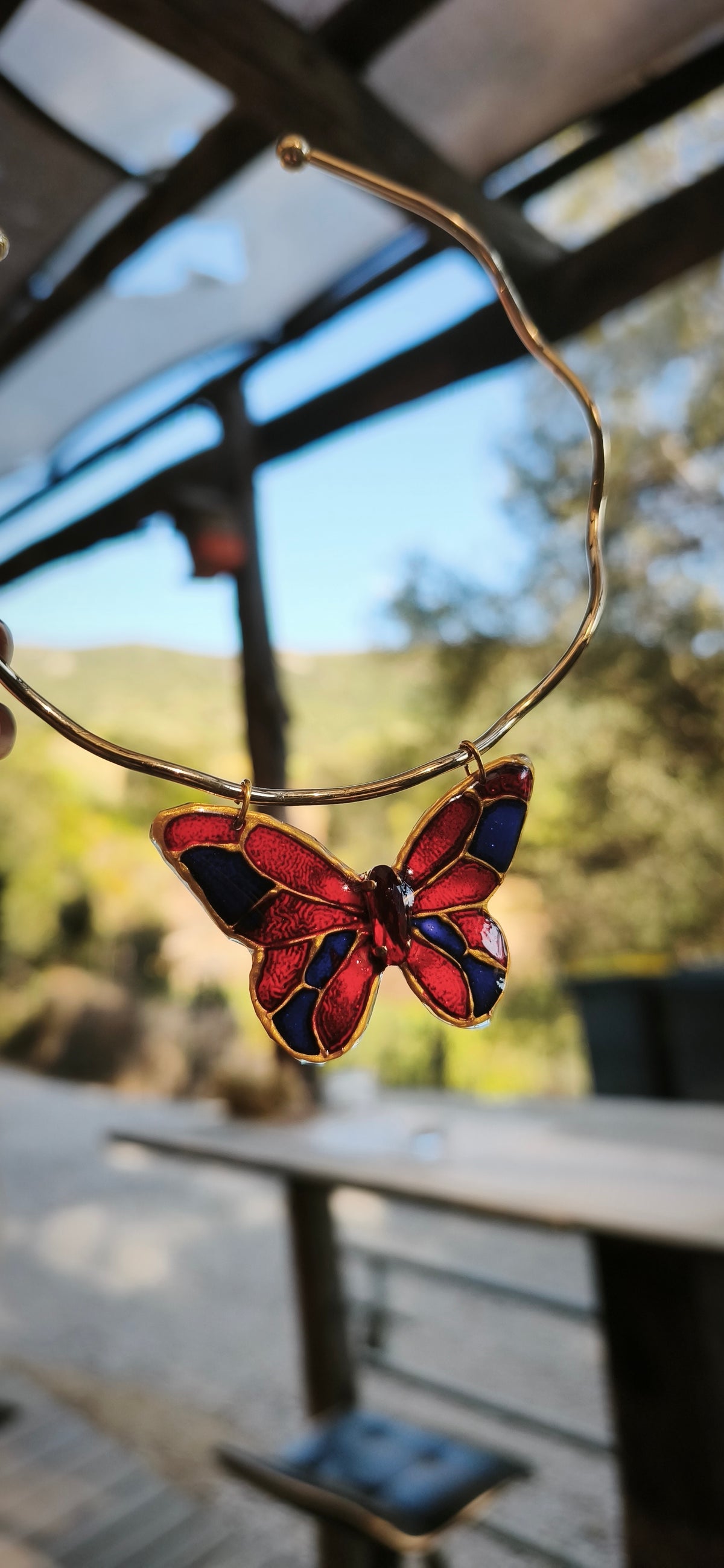 Collier Vitrail - Papillon Rouge Rubis & Bleu Profond